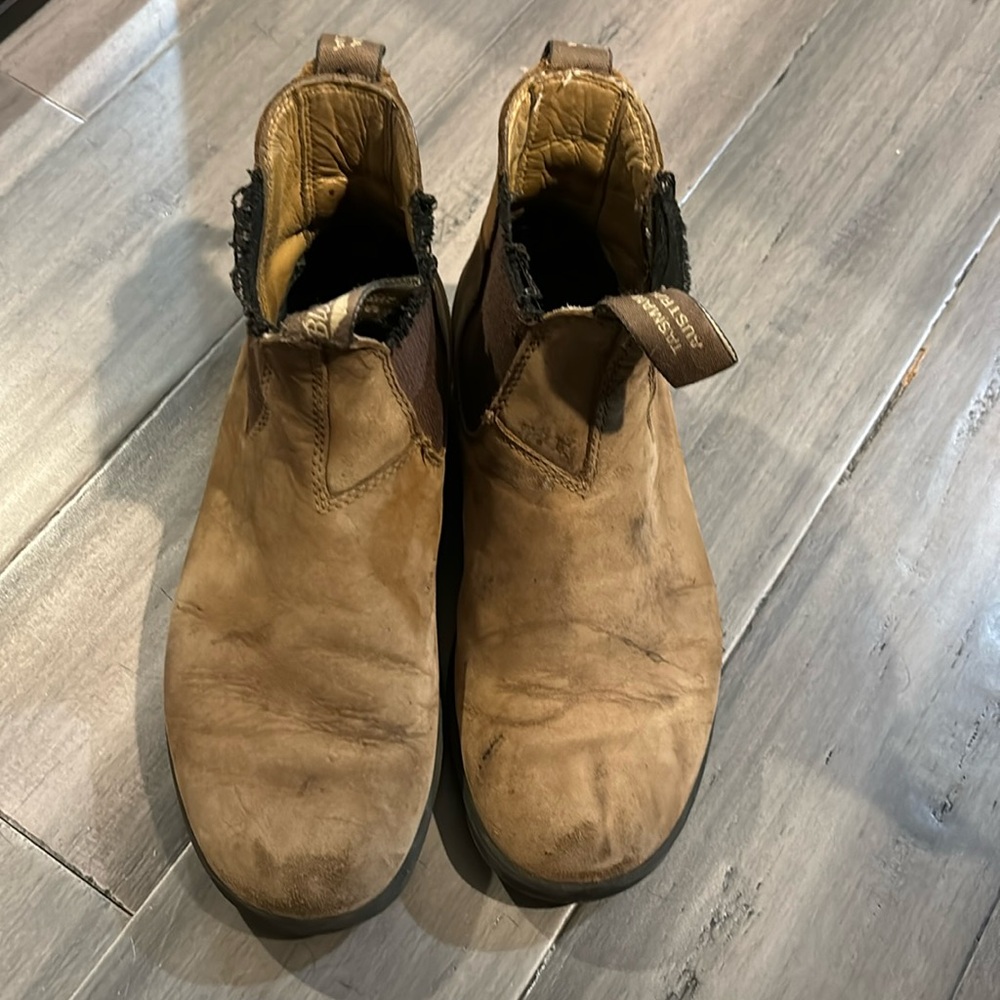 Well loved blundstones AU size 6 women’s size 9